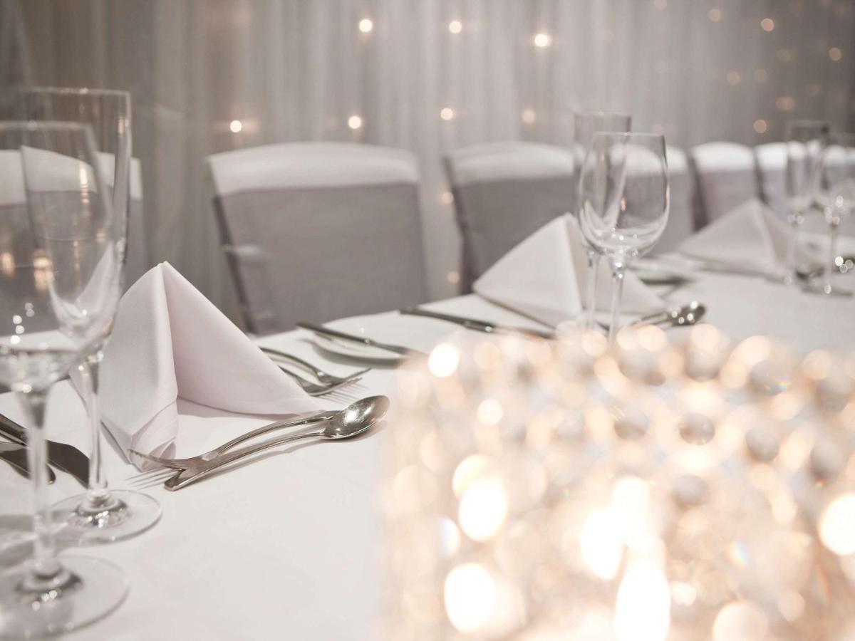 Hotel Pullman Sydney Hyde Park Exterior foto A table set for a formal dinner