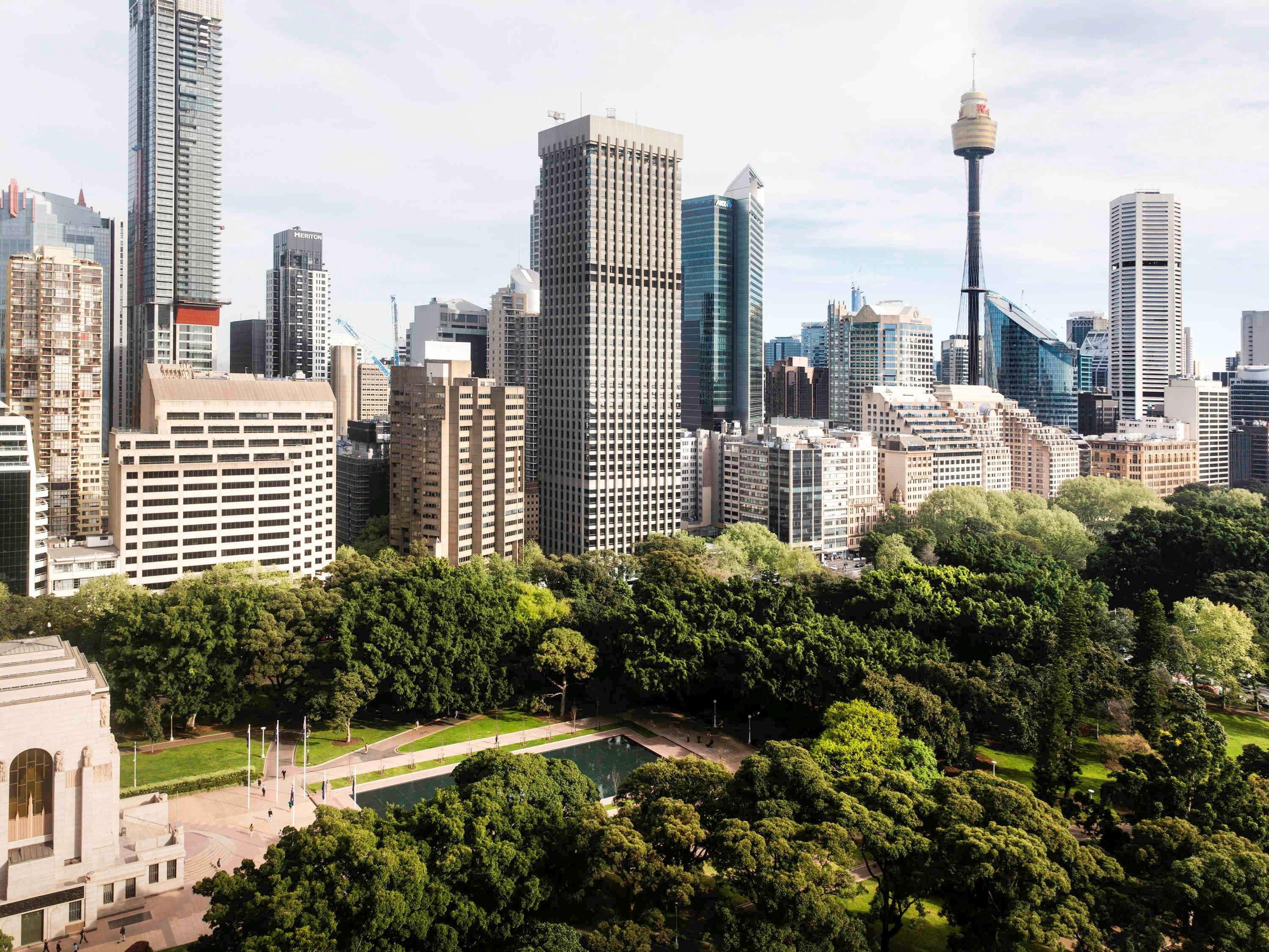 Hotel Pullman Sydney Hyde Park Exterior foto The proposed new World Trade Centre, with the Sydney CBD in the background