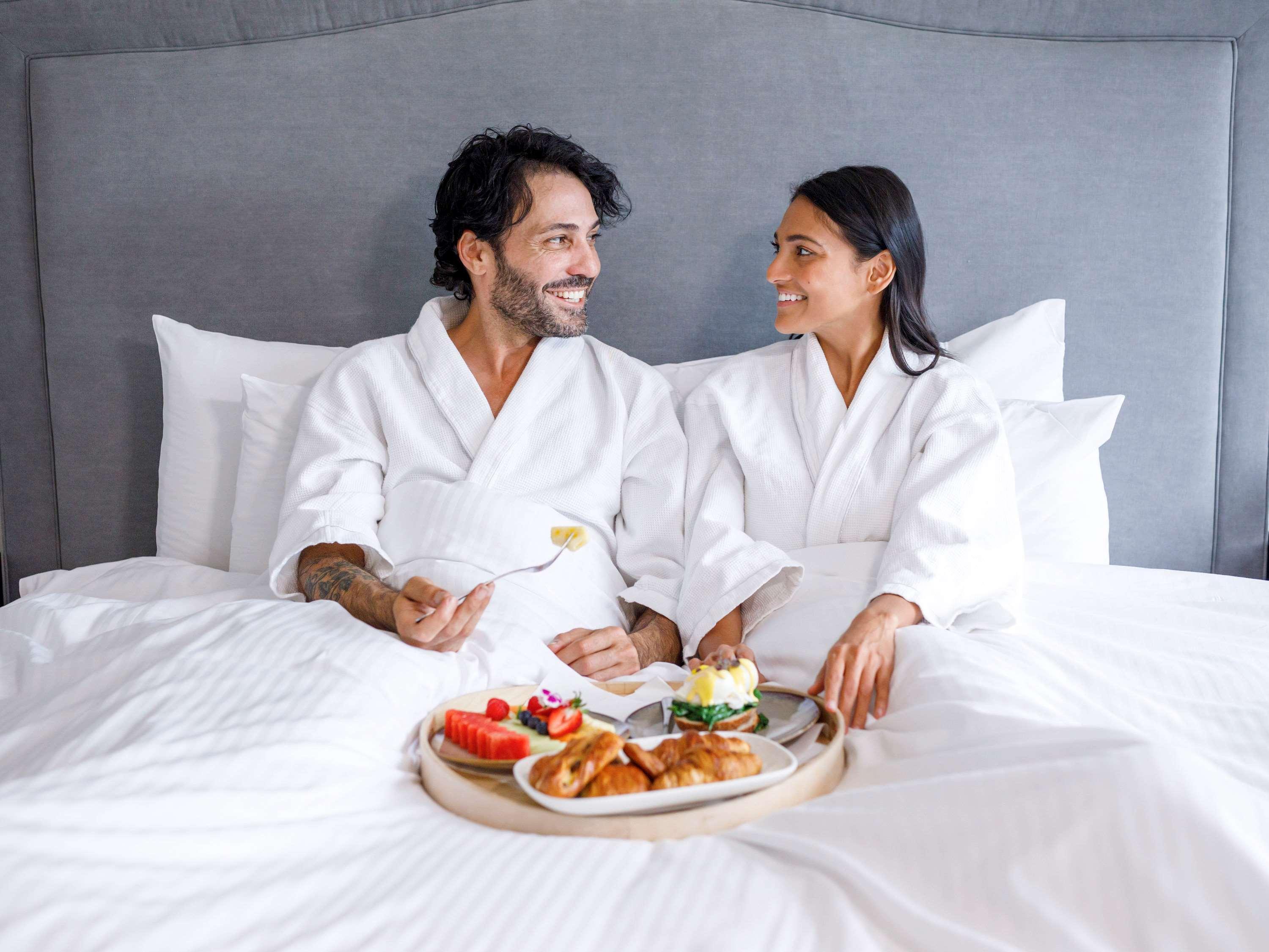 Hotel Pullman Sydney Hyde Park Exterior foto Room service