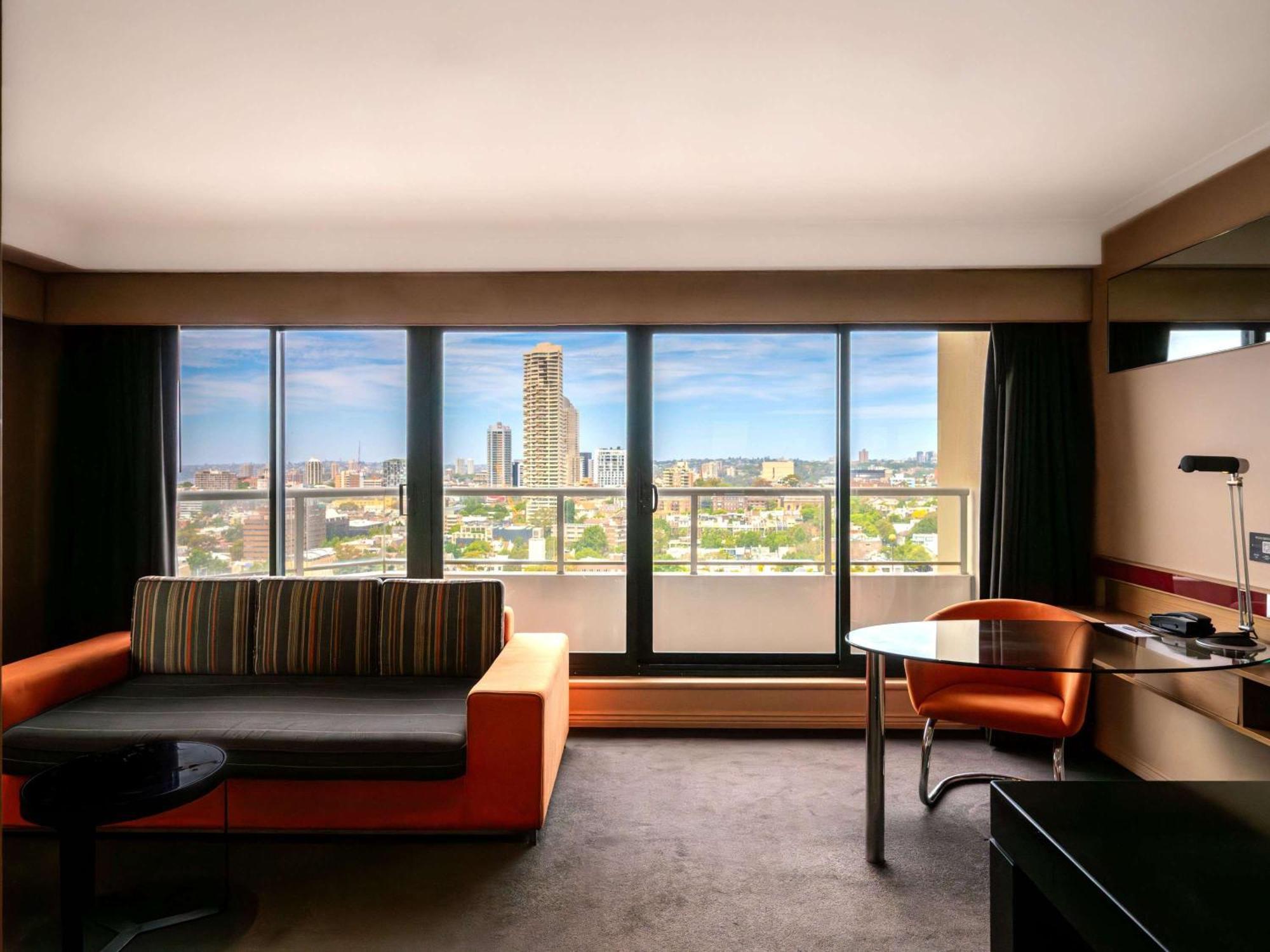 Hotel Pullman Sydney Hyde Park Exterior foto A room at the hotel